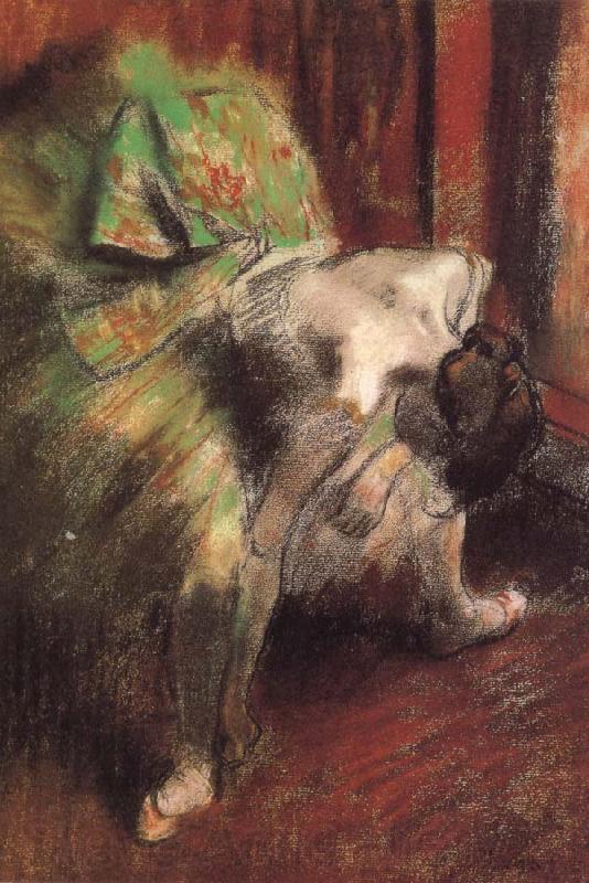 Edgar Degas woman witb a gren iutu
